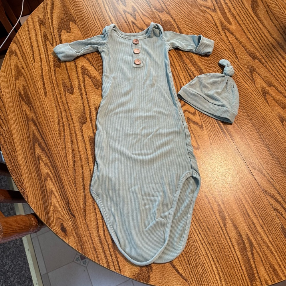 Caden Lane Matching Gown & Hat